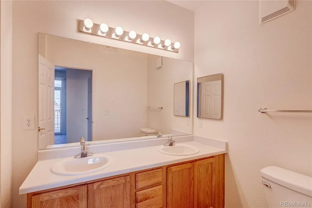 5756 N Genoa Way Aurora CO 80019