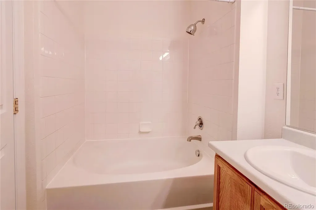 5756 N Genoa Way Aurora CO 80019