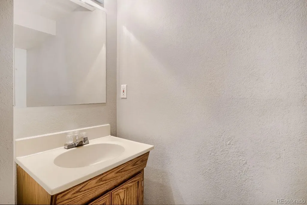 1346 S Bahama Street Aurora CO 80017