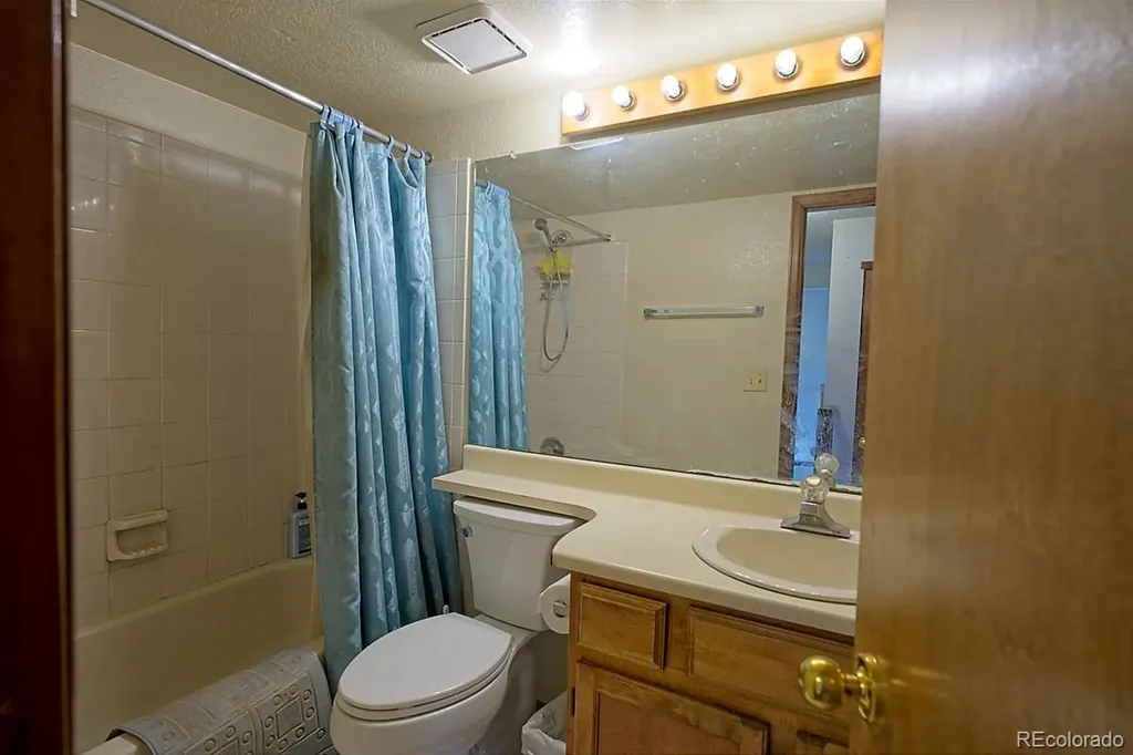 4374 Sable Street Denver CO 80239