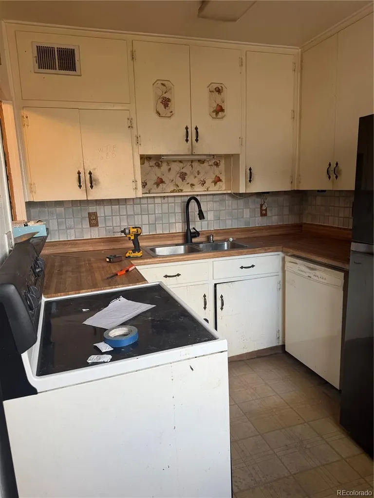 1621 Pueblo Thornton CO 80229