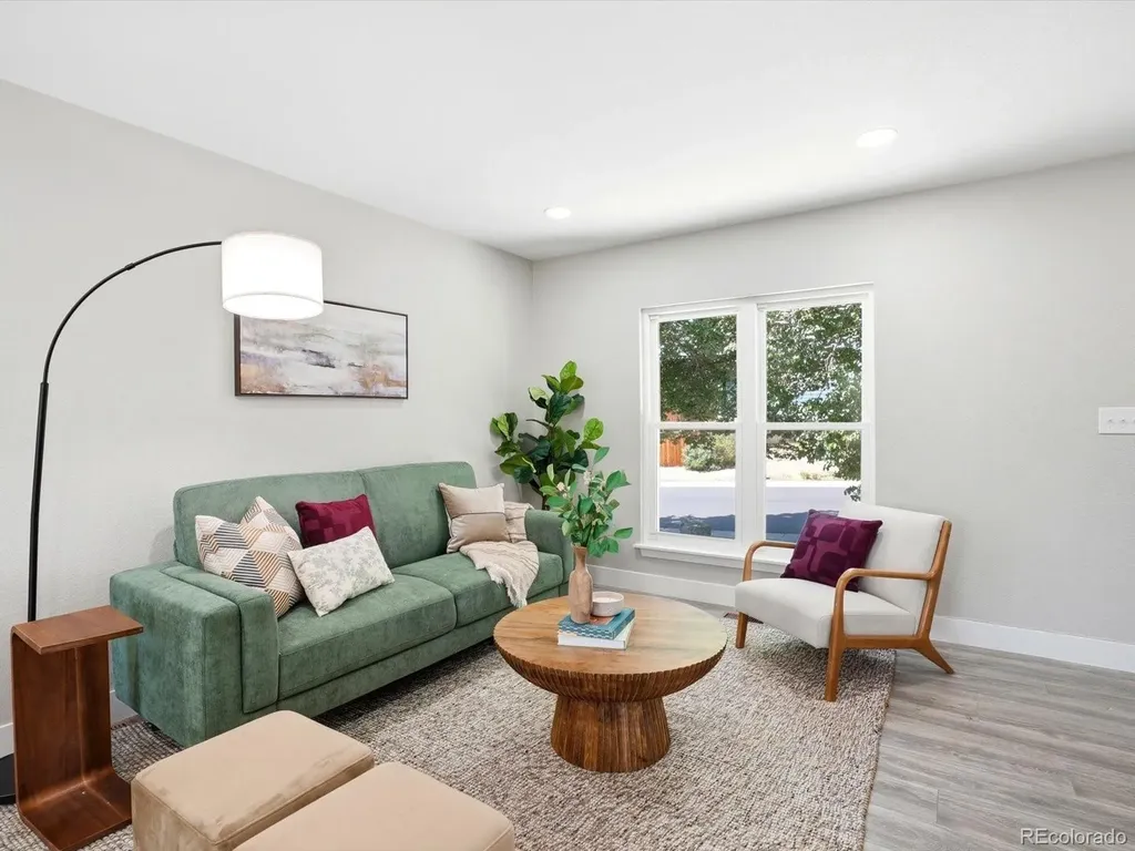 1069 S Lewiston Way Aurora CO 80017