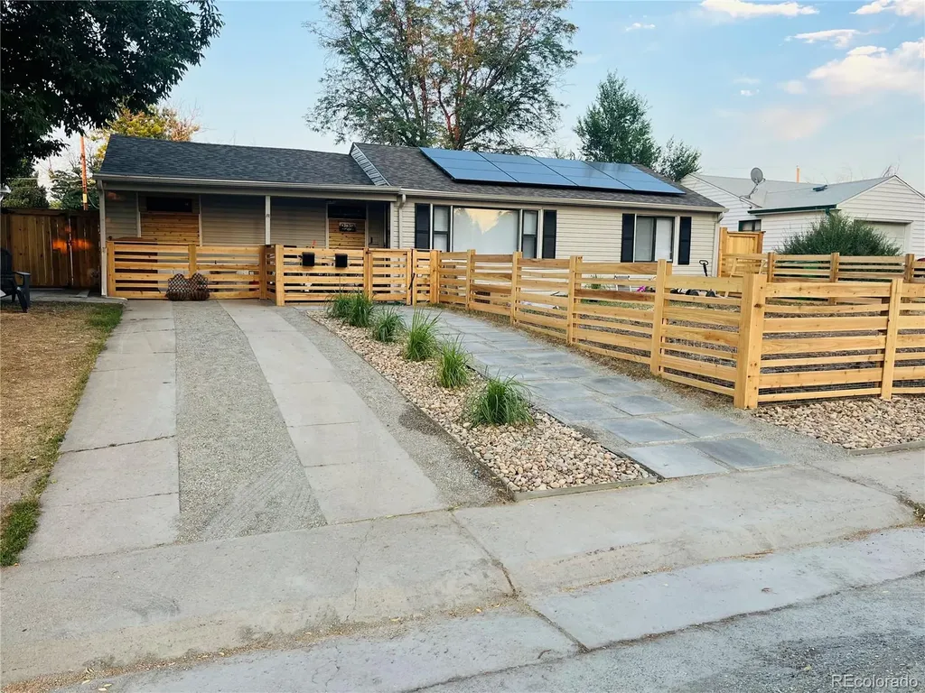 822 Geneva Street Aurora CO 80010