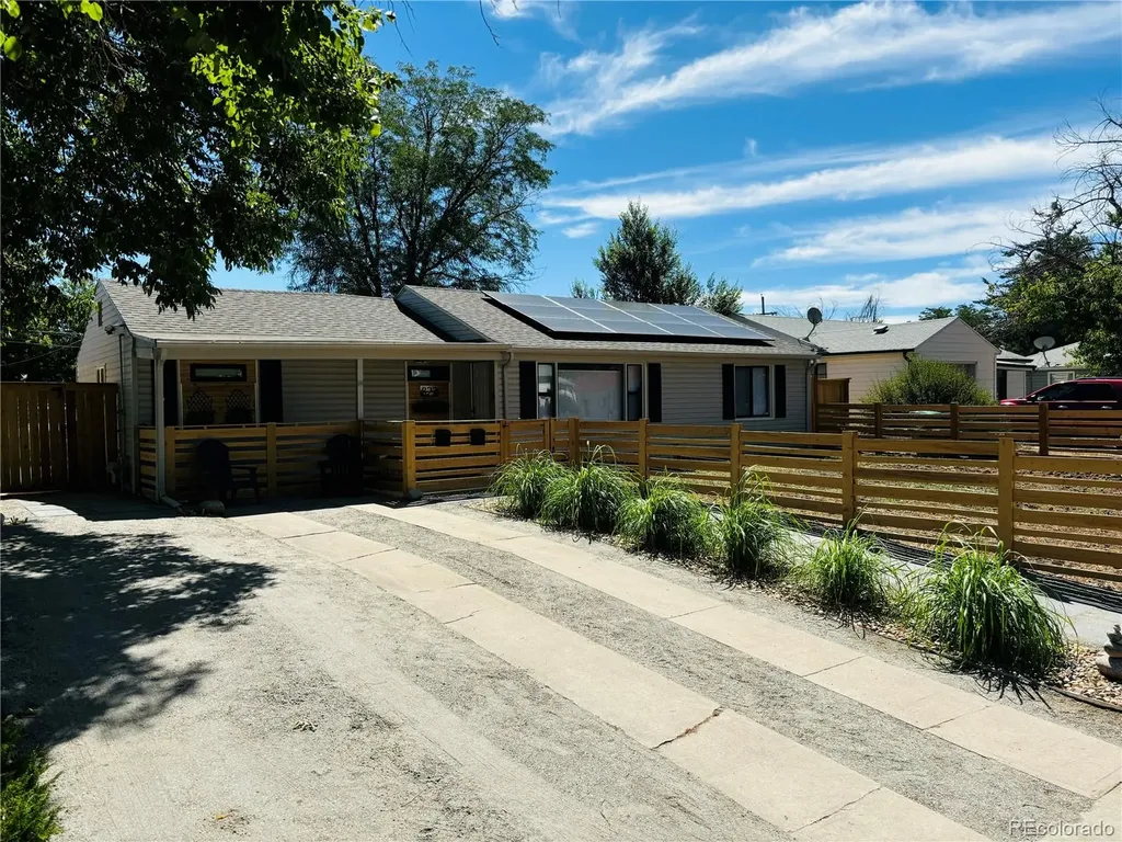 822 Geneva Street Aurora CO 80010