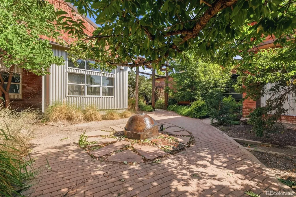 3033 Blake Street Denver CO 80205