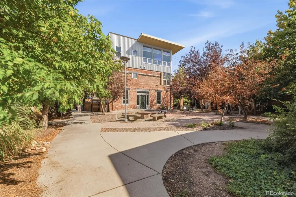 3033 Blake Street Denver CO 80205
