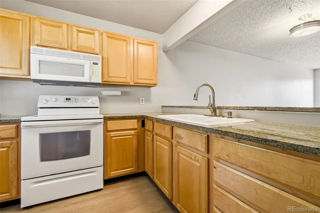 9933 Fairwood Street Littleton CO 80125