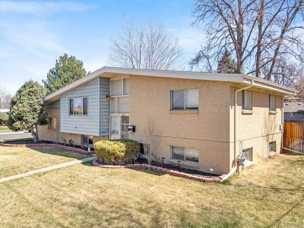 Denver CO, 1800 S Monaco Parkway
