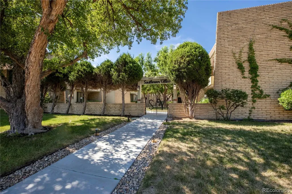 5882 E Ithaca Place Denver CO 80237