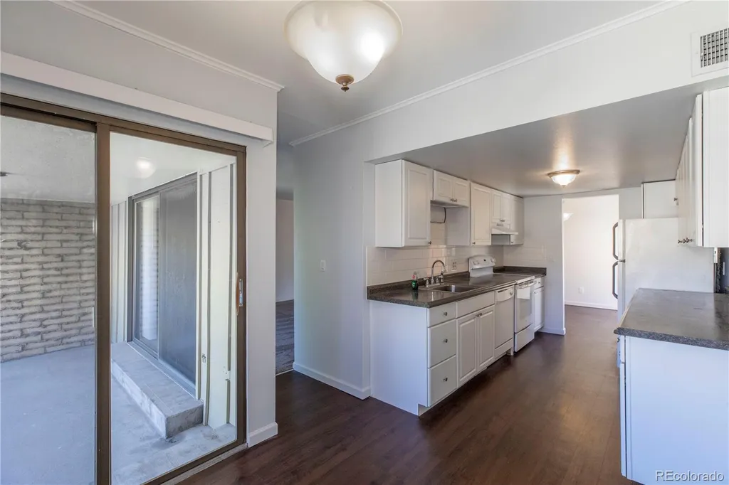 5882 E Ithaca Place Denver CO 80237