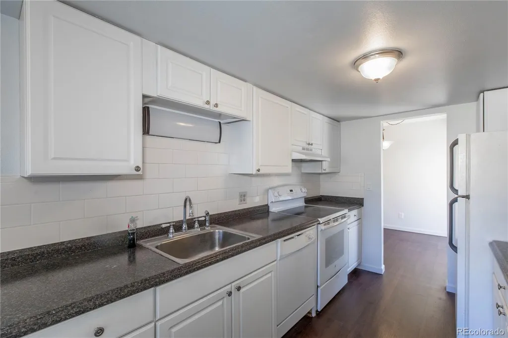 5882 E Ithaca Place Denver CO 80237
