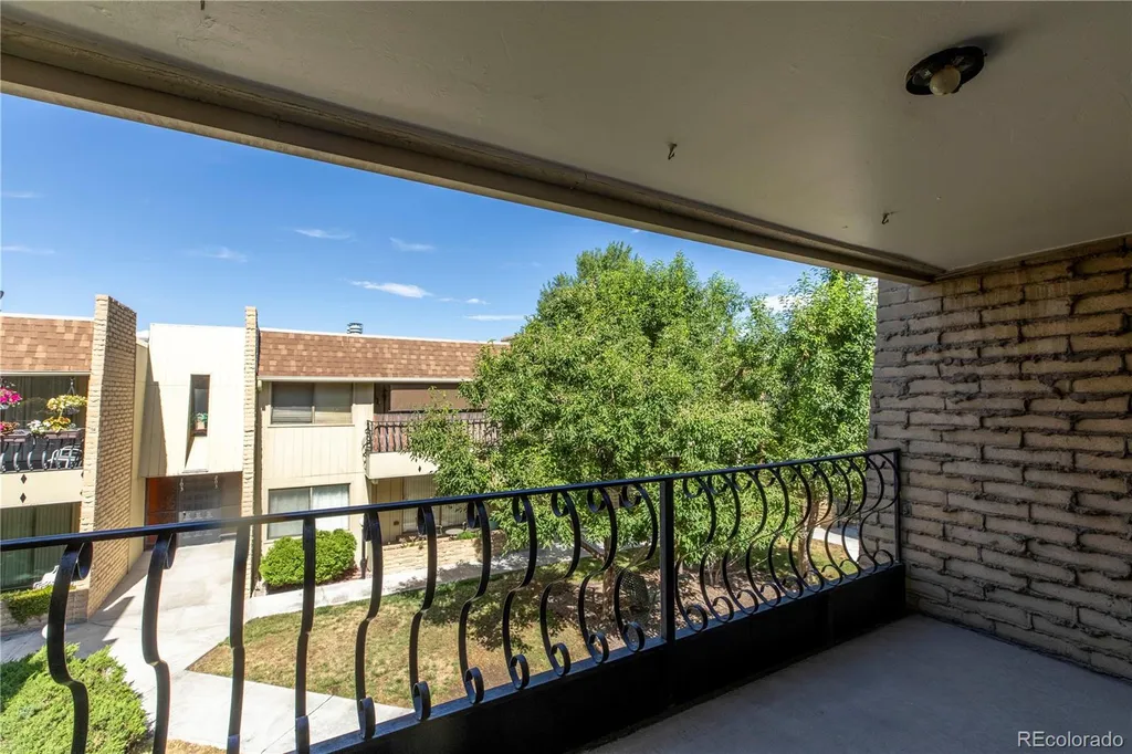 5882 E Ithaca Place Denver CO 80237