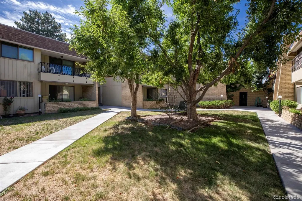 5882 E Ithaca Place Denver CO 80237