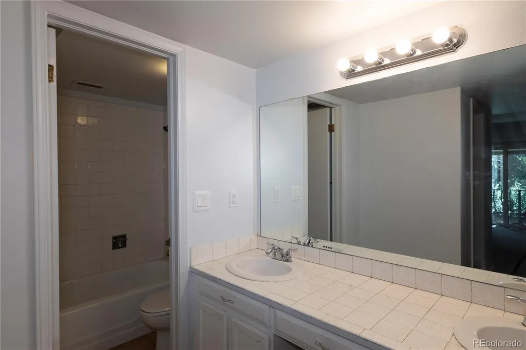 5882 E Ithaca Place Denver CO 80237