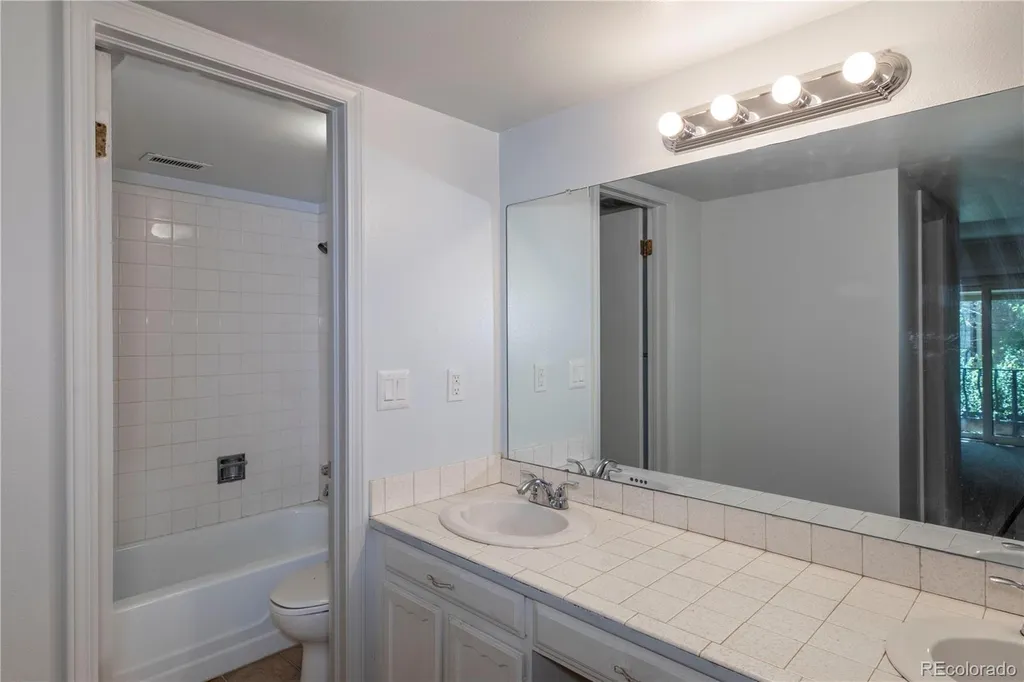 5882 E Ithaca Place Denver CO 80237
