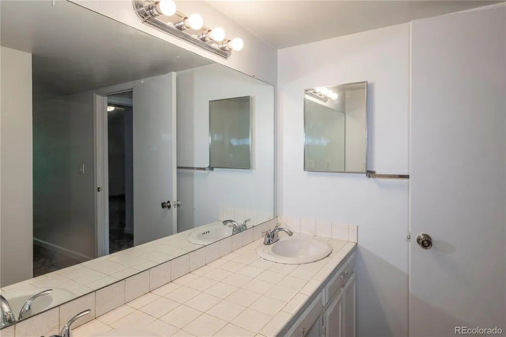5882 E Ithaca Place Denver CO 80237
