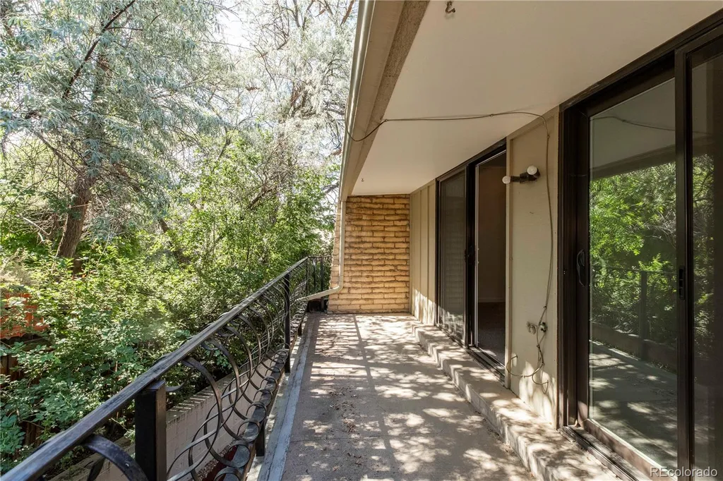 5882 E Ithaca Place Denver CO 80237