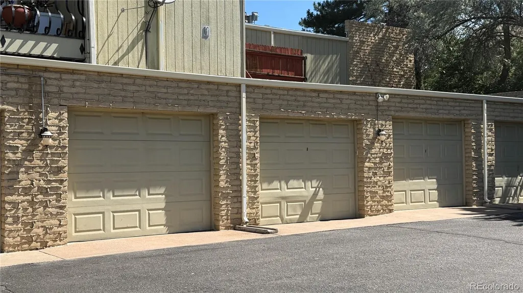 5882 E Ithaca Place Denver CO 80237