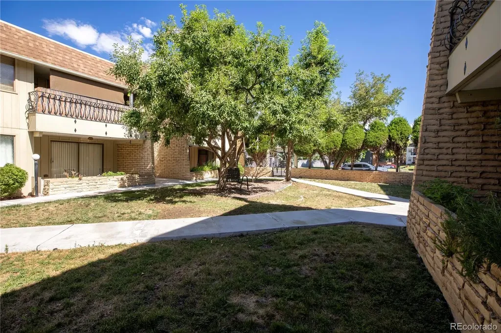 5882 E Ithaca Place Denver CO 80237