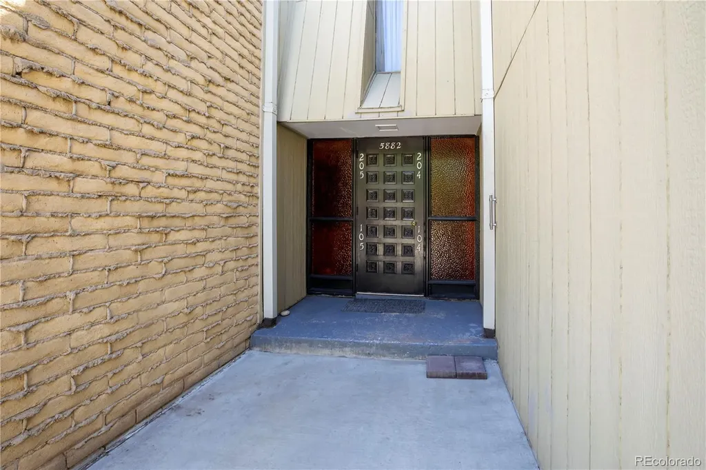 5882 E Ithaca Place Denver CO 80237