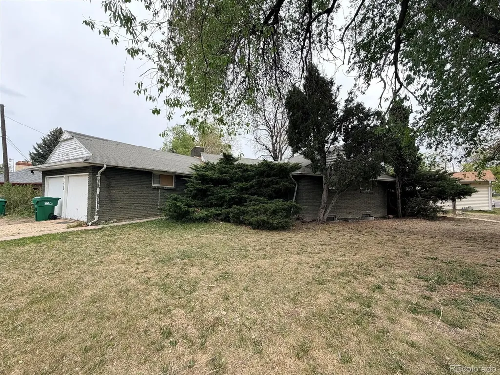 Lakewood CO, 7570 Pikeview Court