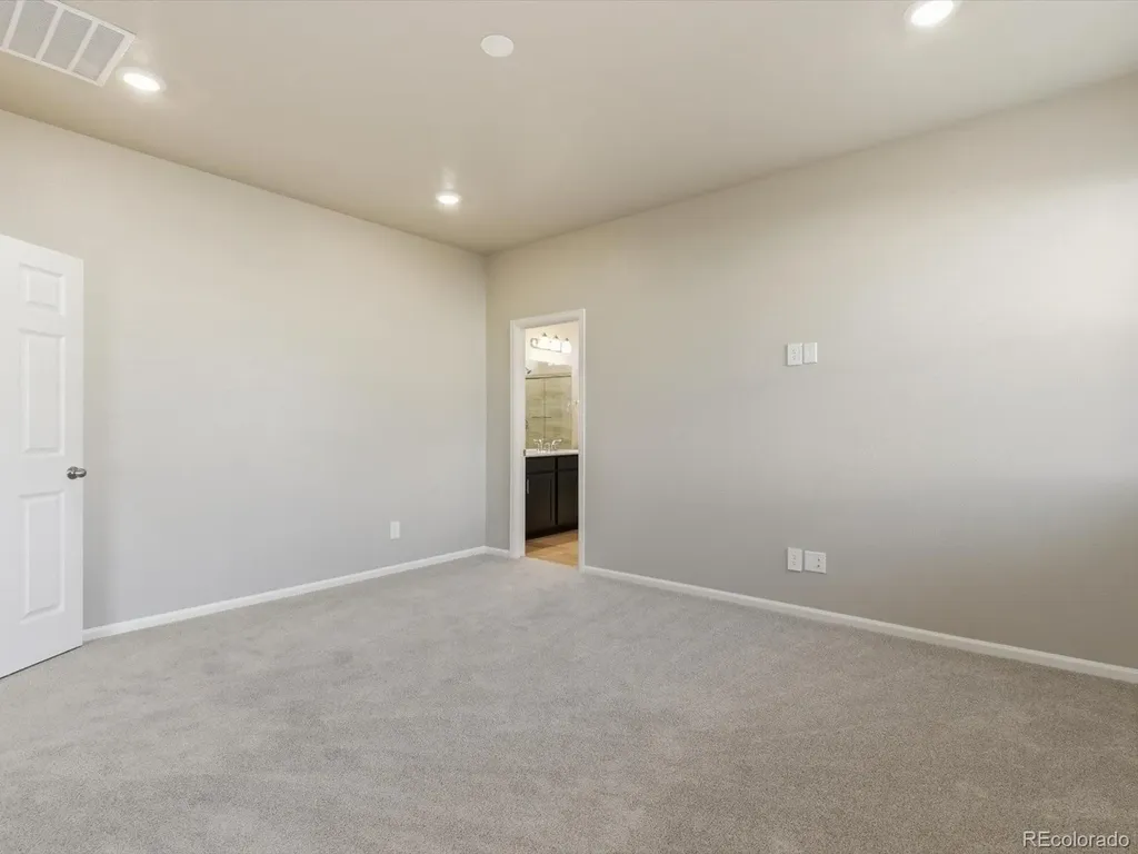 8906 Rifle Street Commerce City CO 80022
