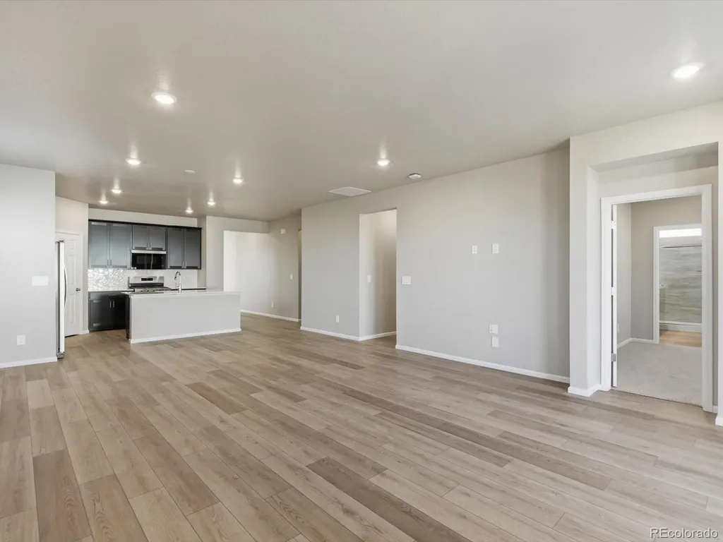8906 Rifle Street Commerce City CO 80022