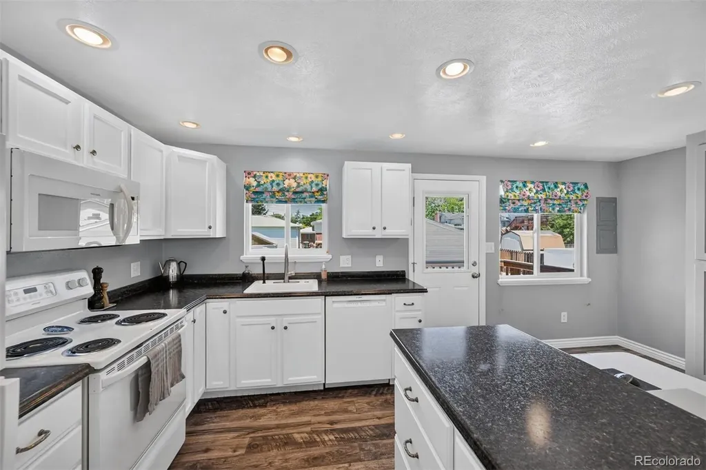9605 Damon Drive Denver CO 80260