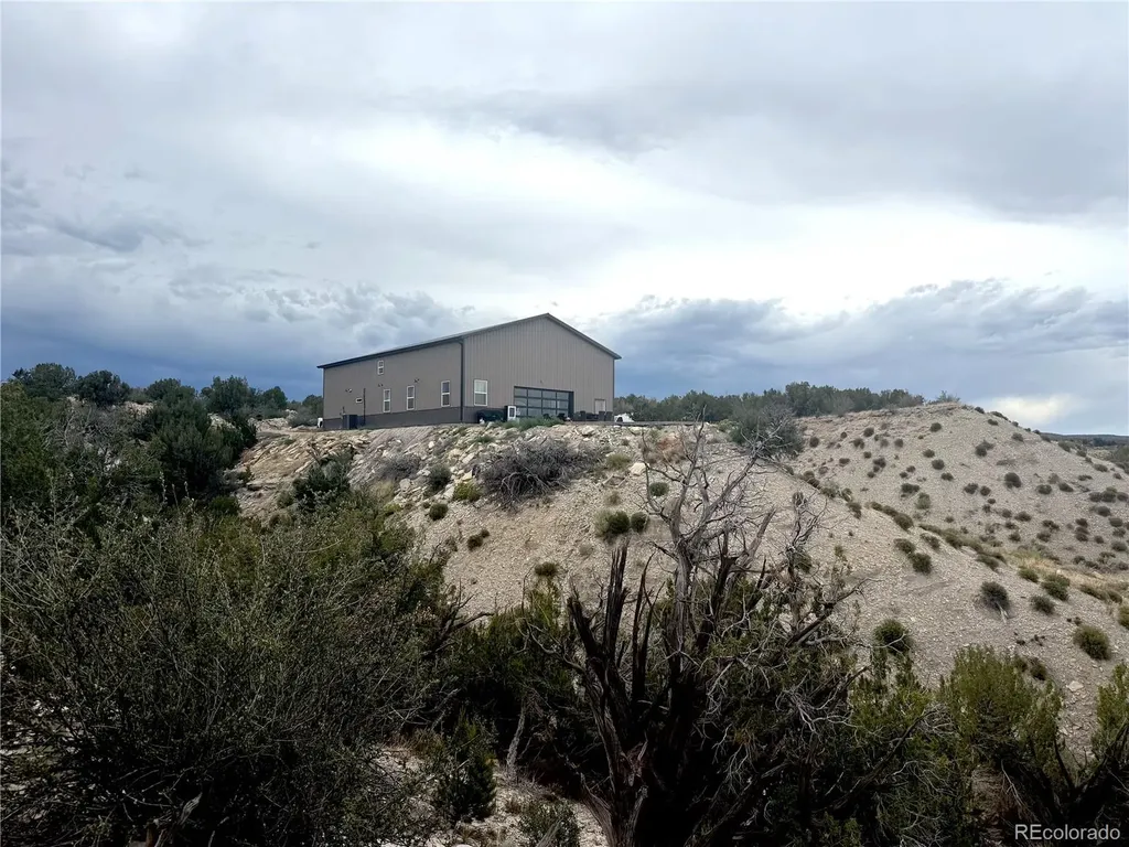 470 Bowie Road Penrose CO 81420