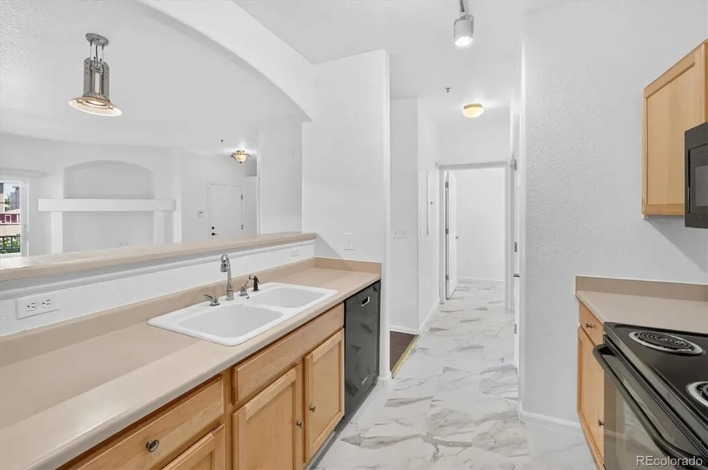 5255 Memphis Street Denver CO 80239