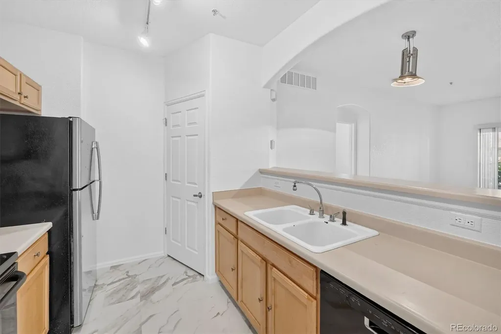 5255 Memphis Street Denver CO 80239