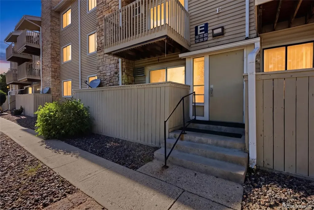 381 S Ames Street Lakewood CO 80226