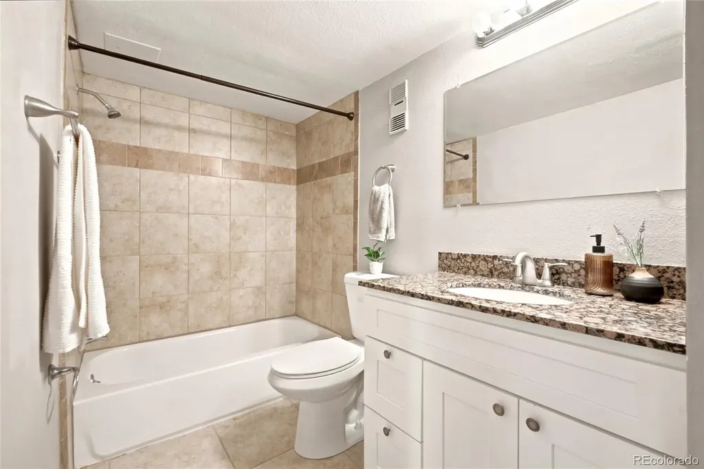 381 S Ames Street Lakewood CO 80226