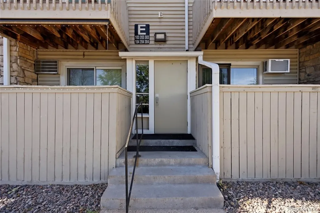 381 S Ames Street Lakewood CO 80226