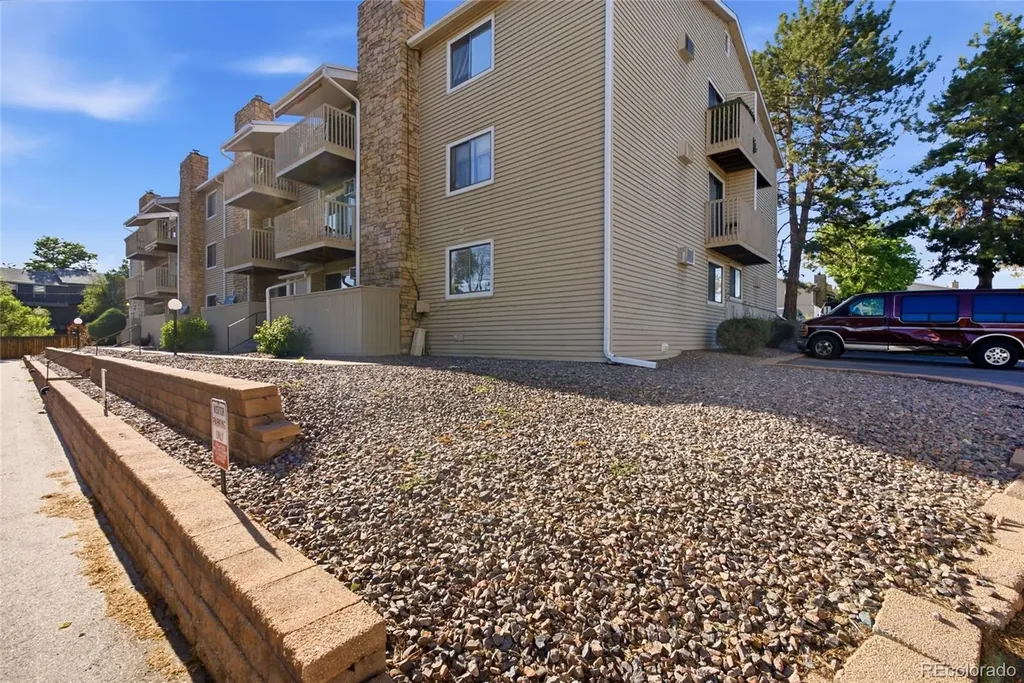 381 S Ames Street Lakewood CO 80226