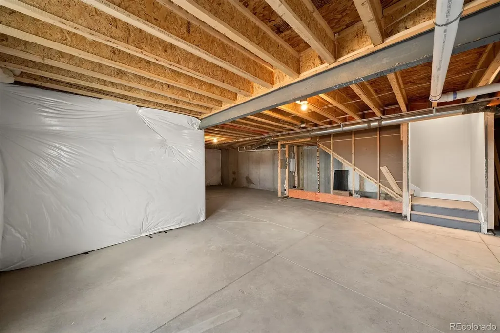 8741 Whiteclover Street Littleton CO 80125