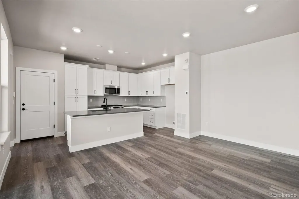 8741 Whiteclover Street Littleton CO 80125