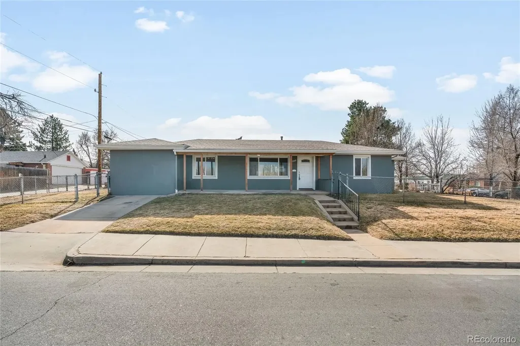 Denver CO, 2900 E 36th Avenue