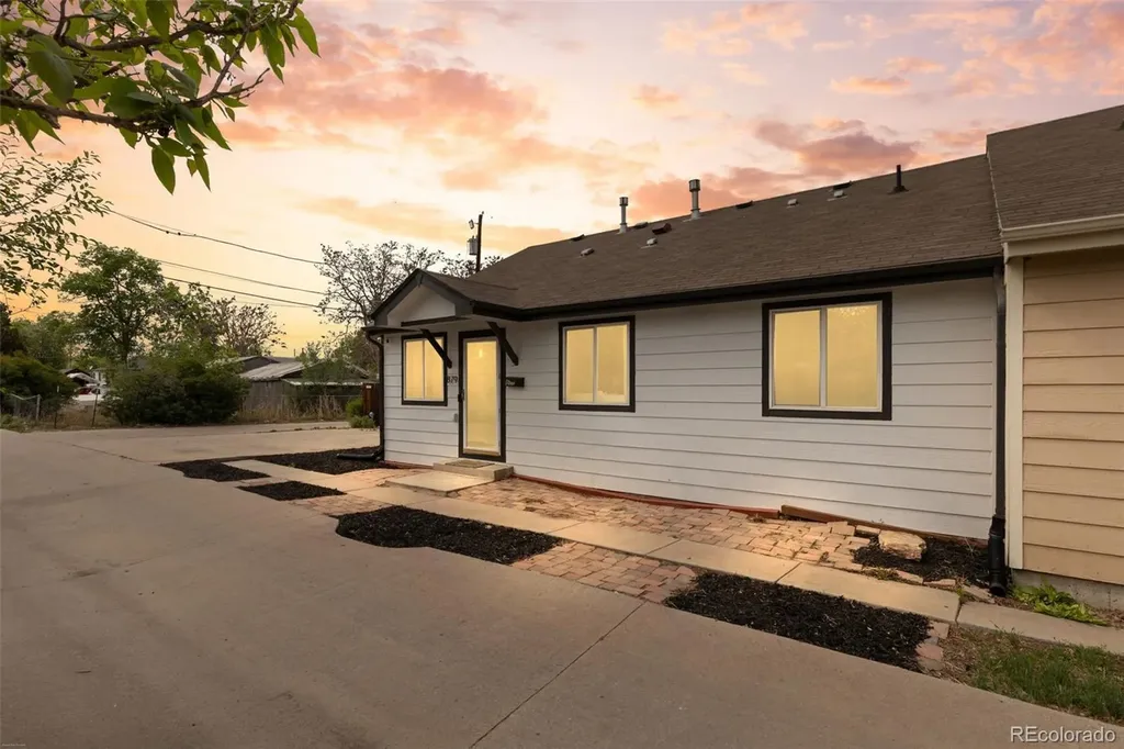 879 S Newton Street Denver CO 80219