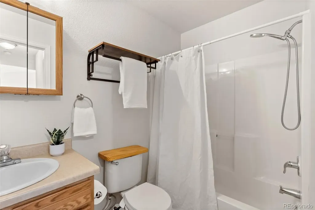 879 S Newton Street Denver CO 80219