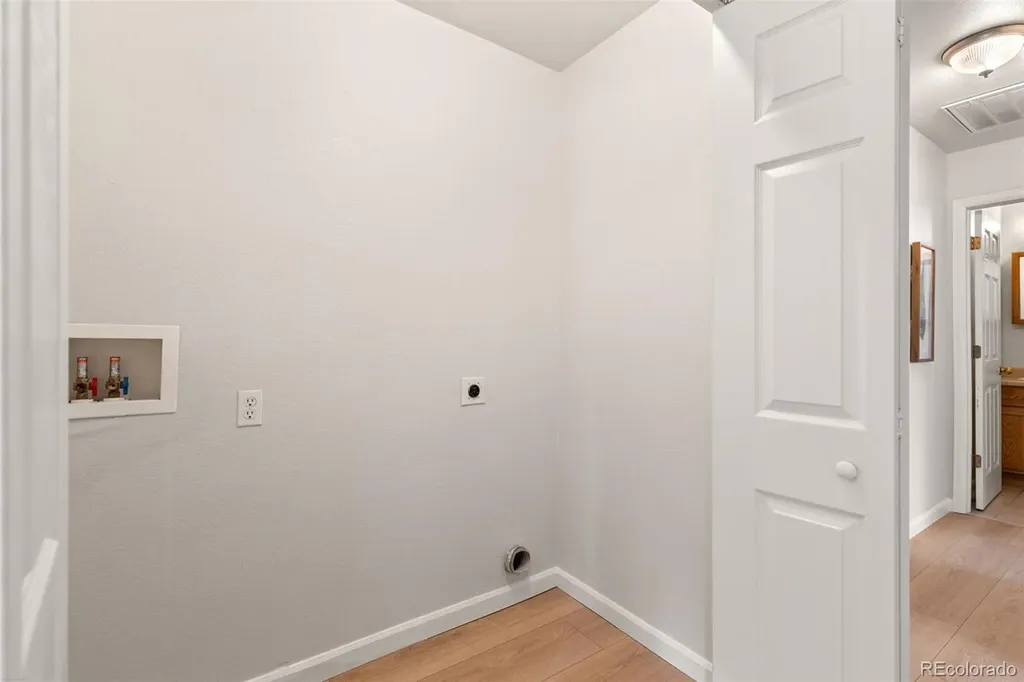 879 S Newton Street Denver CO 80219