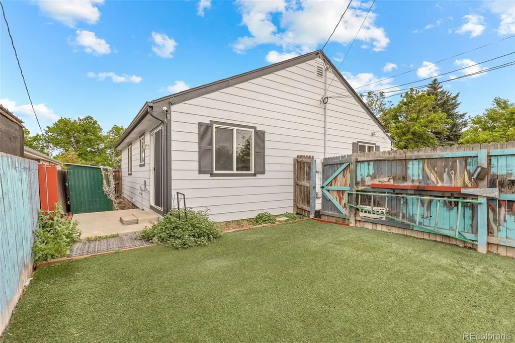 879 S Newton Street Denver CO 80219