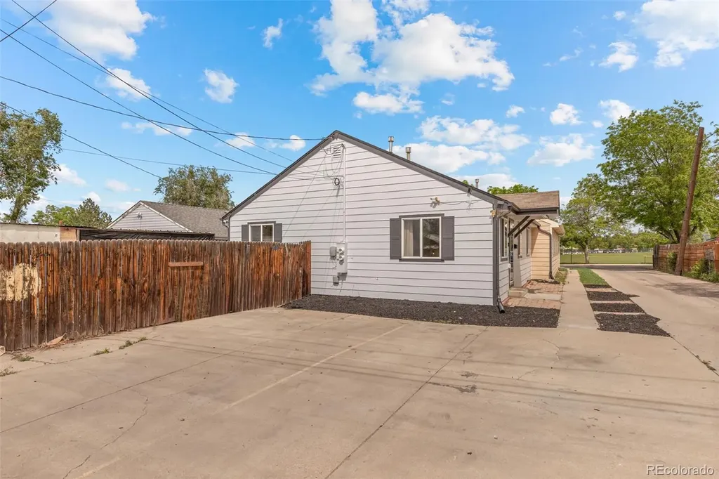 879 S Newton Street Denver CO 80219