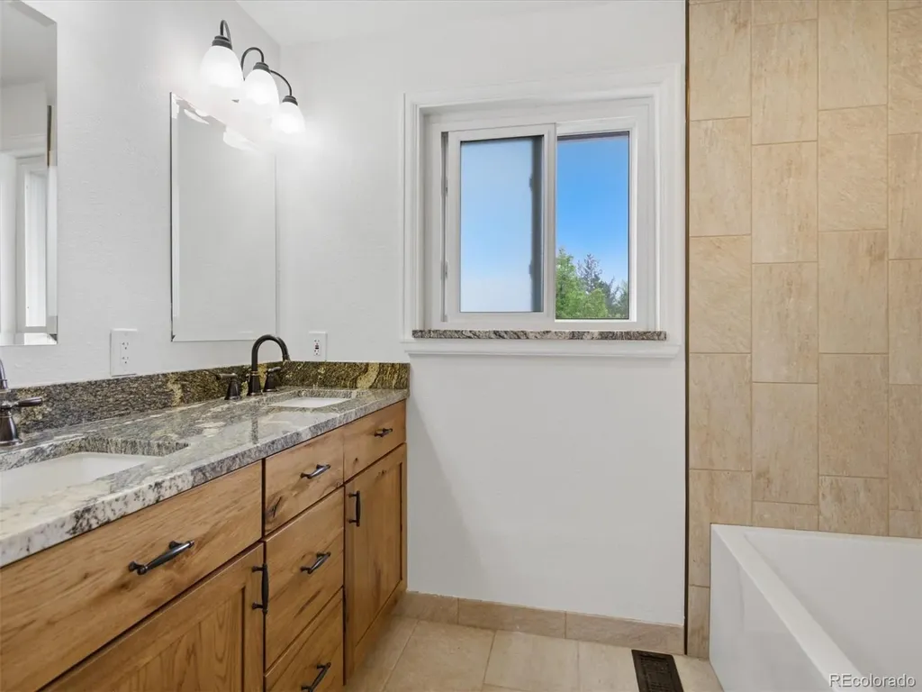 5576 W Hinsdale Place Littleton CO 80128