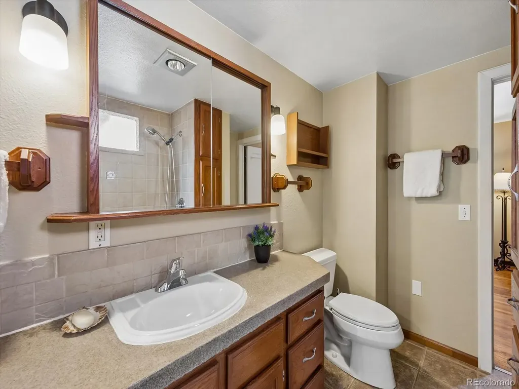 3182 S Logan Street Englewood CO 80113