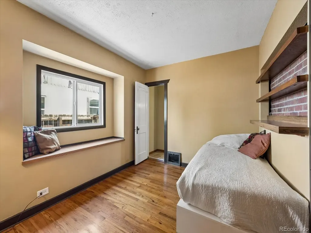 3182 S Logan Street Englewood CO 80113