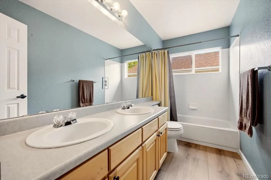 8976 Sanderling Way Littleton CO 80126