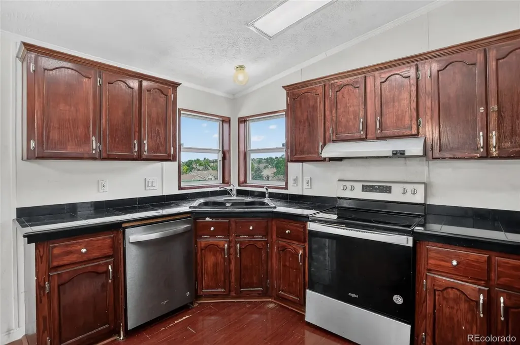 5853 S Quemoy Centennial CO 80015