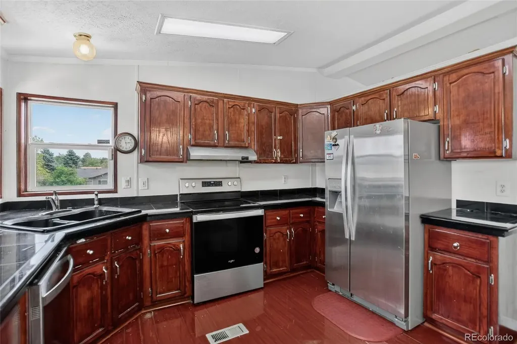 5853 S Quemoy Centennial CO 80015