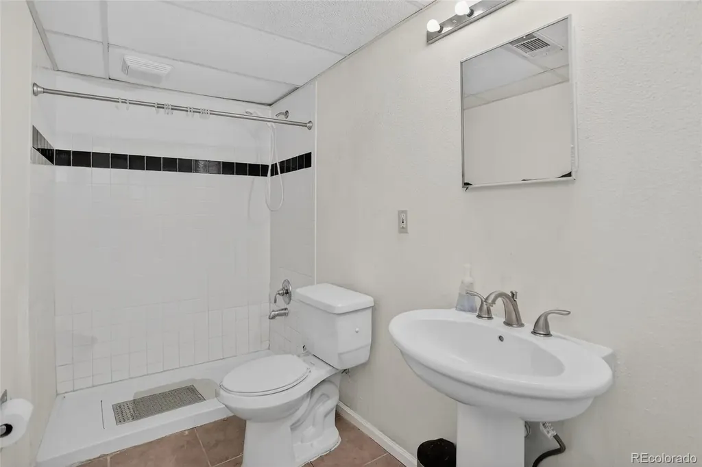 5853 S Quemoy Centennial CO 80015